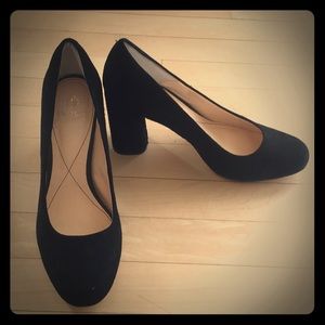 Isola Eleni Black Suede Pump
